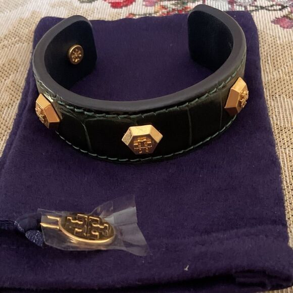 TORY BURCH LEATHER EMBOSSED GOLD MILLER LOGO BANGLE BRACELET NEW WITH BAG - Picture 12 of 13
